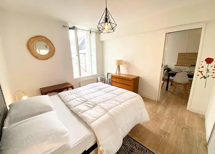 A L\'Universite - Poitiers Centre- La Conciergerie